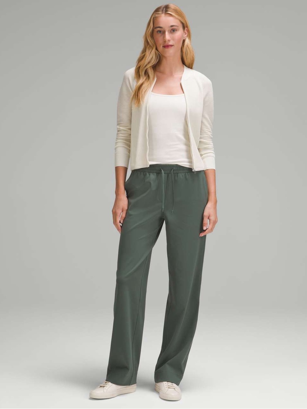 Lululemon Straight-Leg Mid-Rise
Luxtreme Stretch Drawstring Pants Dark Forest
